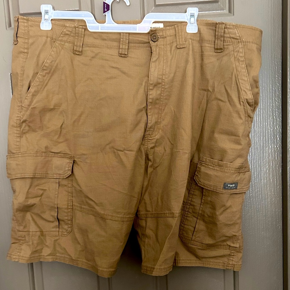 Men’s khaki Wrangler Cargo Shorts